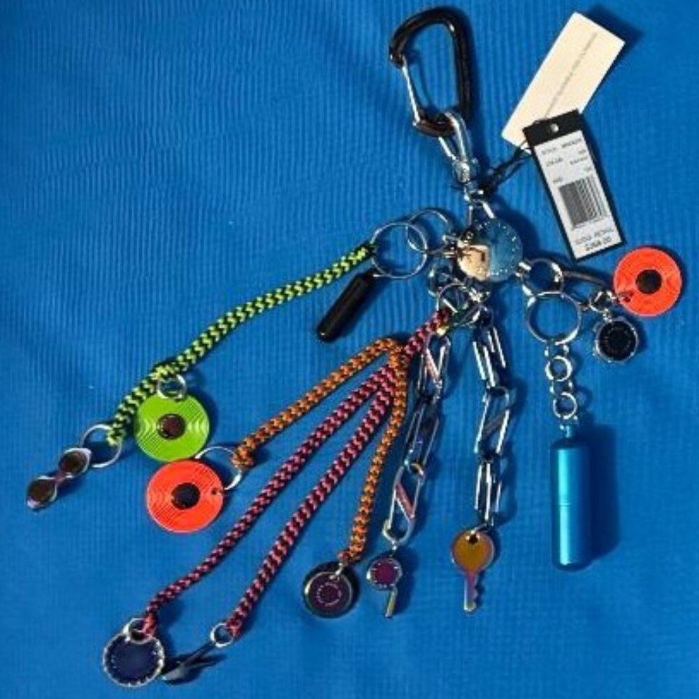 NEW / NWT MARC JACOBS / MBMJ MULTIPURPOSE KEYCHAIN KEY CHAIN / PURSE / BAG CHARM